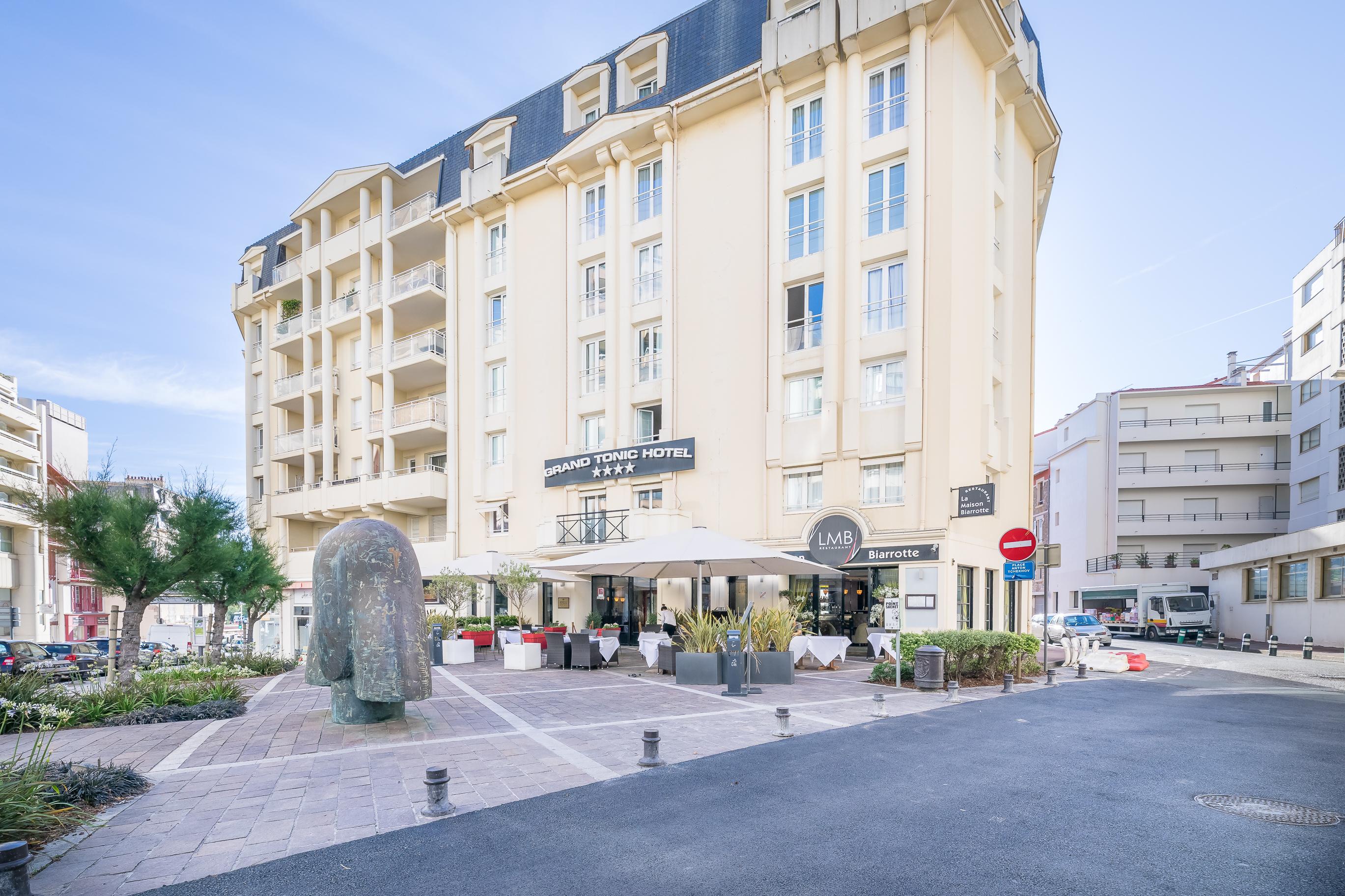 Grand Tonic Hotel & Spa Nuxe Biarritz Bagian luar foto